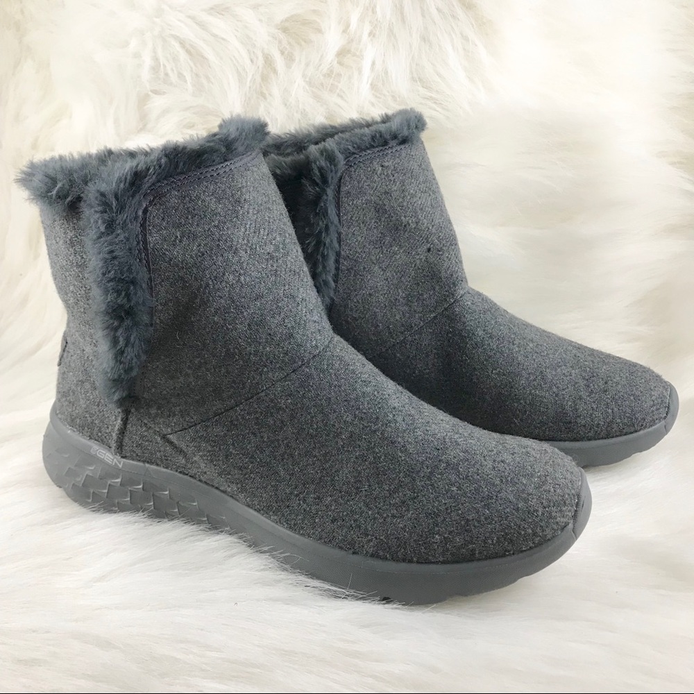 Skechers gray Women’s winter ankle boot size 7.5